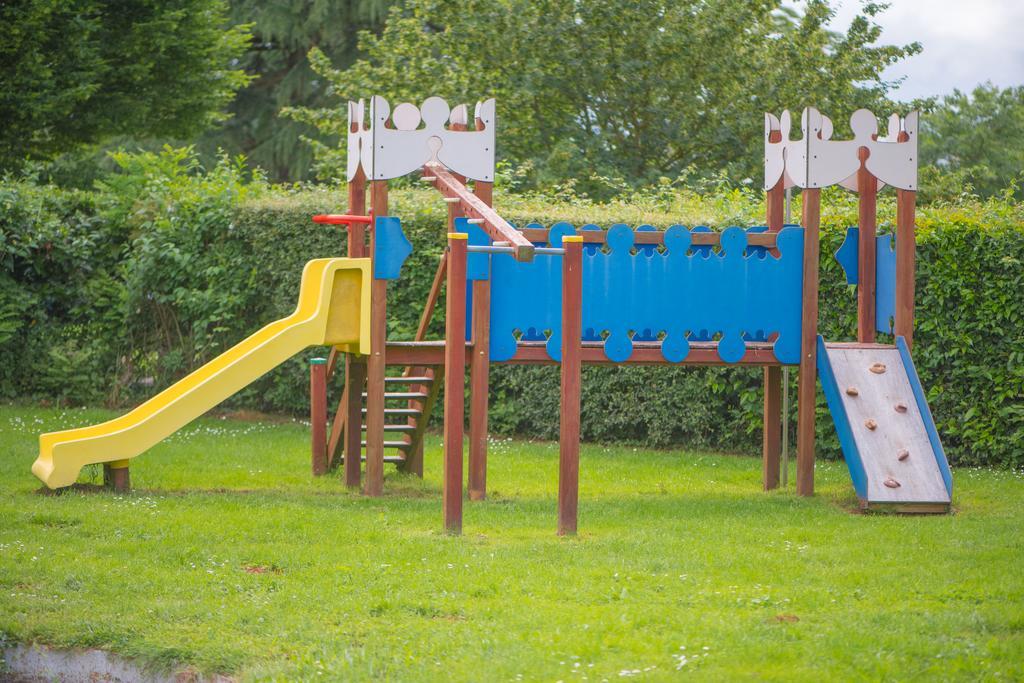 מלון אבריל Logis Domaine Du Moulin Cavier מראה חיצוני תמונה